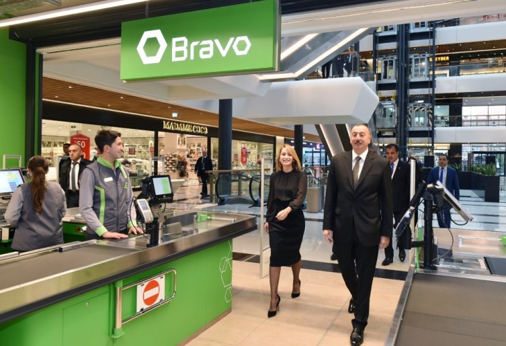 İlham Əliyev “Gəncə Mall”da - FOTOLAR İlham Əliyev “Gəncə Mall”da - FOTOLAR