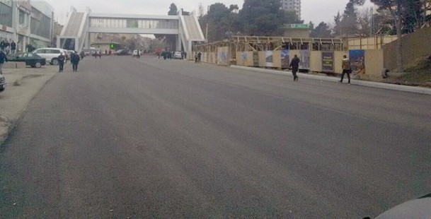 Binəqədidə yolu satıb yerinə obyekt tikdilər, o da çökdü - FOTOLAR Binəqədidə yolu satıb yerinə obyekt tikdilər, o da çökdü - FOTOLAR