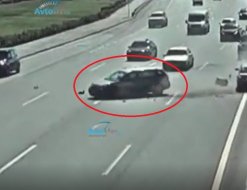 Telefonla oynayan sürücü aeroport yolunda ağır qəza törətdi - VİDEO