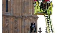 Polis Londonda Big Ben dağına çıxan fəalı həbs edib