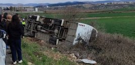 Türkiyədə şagirdləri daşıyan servis avtobusu aşdı - 27 yaralı - FOTOLAR