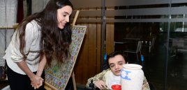 Leyla və Arzu Əliyeva həssas qruplara aid şəxslərin yaradıcılığı ilə tanış oldular - FOTOLAR