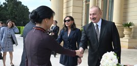 Prezident və xanımı rəsmi qonaqlarla “Gülüstan” sarayında