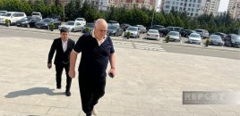 Şərurlu İsfəndiyar məhkəməyə gəldi