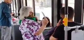 Əlibıçaqlı qadın avtobusda təşviş yaratdı - VİDEO