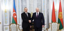 Lukaşenko İlham Əliyevi təbrik etdi