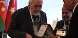 İlbər Ortaylı Qərbi Azərbaycana qayıdış konfransından yazdı: "Tənzilə Rüstəmxanlının çıxışı hamımızı duyğulandırdı"