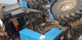 Yevlaxda batan avtomobili çəkən traktor aşıb, ölən və yaralanan var