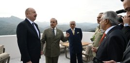 Prezidentin Şahbaz Şəriflə geniş tərkibdə görüşü oldu - FOTOLAR