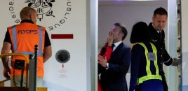Tramp Makrona arvadı ilə bağlı tövsiyə verib