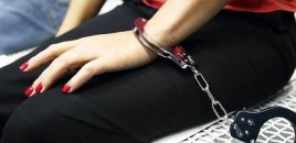 26 yaşlı qız Bakının mərkəzində xuliqanlıq etdi - Həbs olundu