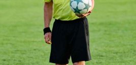 İtaliyalı hakim futboldan iki il müddətinə uzaqlaşdırılıb