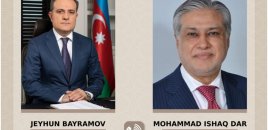 Ceyhun Bayramov pakistanlı həmkarı ilə ikitərəfli və çoxtərəfli əməkdaşlığı müzakirə edib