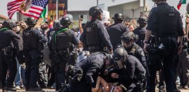 Los-Ancelesdə qeyri-qanuni mühacirlərin aksiyaları davam edir: 2 polis yaralanıb, 56 nəfər saxlanılıb