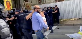 Moldovada cinsi azlıqlarla dindarlar arasında qarşıdurma olub, saxlanılanlar var