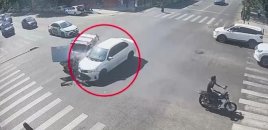 Övladı ilə yolu keçən ana dəhşət yaşadı - VİDEO