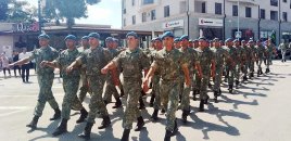 Silahlı Qüvvələr Günündə hərbi orkestrlərin müşayiəti ilə yürüşlər keçirildi