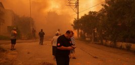 İzmirdə iki yerdə meşə yanğını qeydə alınıb, yaşayış məntəqələri təhlükə altındadır