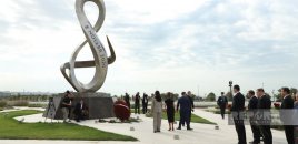 XİN rəhbərliyi Zəfər parkını ziyarət edib