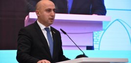 Məktəblərdə rus bölmələri bağlanacaq? - Nazirdən açıqlama