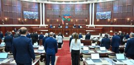Deputatlar tətilə çıxdı