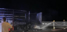 Naxçıvanda yük avtomobili yanaraq yararsız hala düşüb