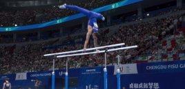 İtaliyalı gimnast yarış zamanı yıxılaraq komaya düşüb