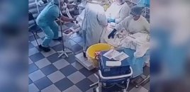 Zəlzələ anının görüntüsü: Həkimlər xəstəni qoyub qaçmadı - VİDEO
