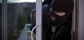 Polis oğurluq edən şəxsləri saxladı