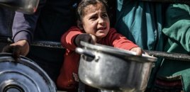 ÜST: Qəzzada kəskin qida çatışmazlığı olan uşaqların sayı rekord həddə çatıb
