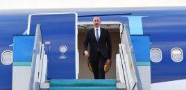 İlham Əliyev Türkmənistana getdi