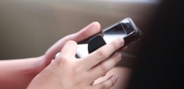 Bu ölkədə məktəblərdə mobil telefondan istifadə qadağan olundu
