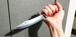 Cəlilabadda bacı qardaşını BIÇAQLADI