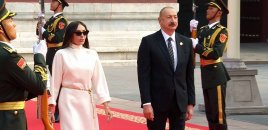 Prezidentlə xanımının paraddan maraqlı - FOTOLARI