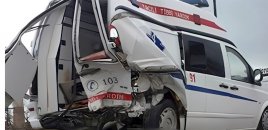 Şəmkirdə təcili yardım maşını körpüdən aşdı - Yaralılar var