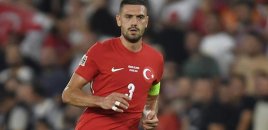 Türkiyə millisinin müdafiəçisi azarkeşlərdən üzr istədi