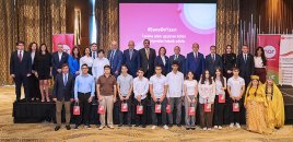 “Nar” ilin ən uğurlu abituriyentlərini mükafatlandırdı