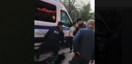 Rusiyada polis azərbaycanlını vəhşicəsinə döydü - VİDEO