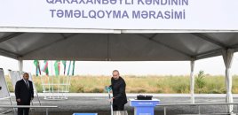 İlham Əliyev Füzuli rayonunun yeni salınacaq Qaraxanbəyli kəndinin təməlini qoyub