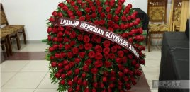 Prezident və Birinci xanım Hacı Murad Yegizarovla vida mərasiminə əklil göndəriblər