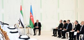 Azərbaycan və BƏƏ prezidentlərinin geniş tərkibdə görüşü olub, sənədlər mübadilə edilib