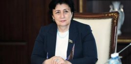 Deputat Məlahət İbrahimqızının ayağı sınıb? - Özündən açıqlama
