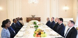 Əliyevin Ruanda Prezidenti ilə nahar əsnasında geniş tərkibdə görüşü olub