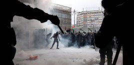 Milanda etirazçılarla toqquşmalarda 60 polis əməkdaşı yaralanıb