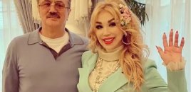 61 yaşlı müğənni 25 il sonra qızının atasına ərə gedib - FOTO