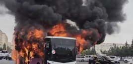 Sumqayıtda marşrut avtobusu yanır - Video