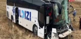 Türkiyədə TIR-la avtobus toqquşub, 20 nəfər yaralanıb