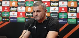 Qurban Qurbanov: "Ölkə xaricindən gələn təkliflər barədə çox düşünmürəm"