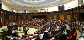 Ermənistan parlamenti Paşinyana etimadsızlıq barədə bəyanat layihəsini rədd edib