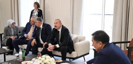 Liderlər çay süfrəsi arxasında - FOTOLAR